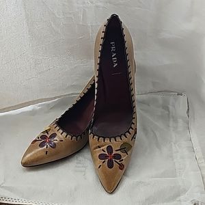 Prada Size 41 Heels, Tan